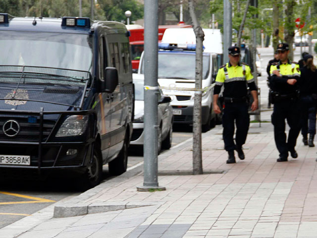 В Испании местные силы правопорядка арестовали восьмерых человек, которые, по словам представителей испанской полиции, являются членами организованной преступной группировки (ОПГ), которая базируется в Москве