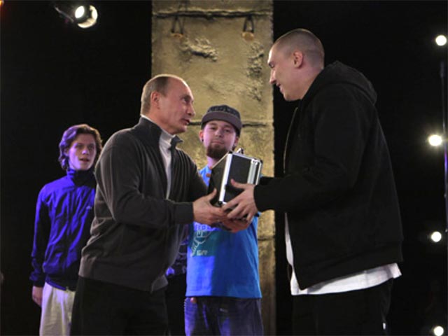 Владимир Путин и Рома Жиган, 13 ноября 2009 года