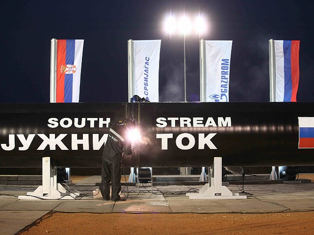Расходы монополии растут. Так, второй по величине затрат проект "Газпрома" - "Южный коридор" недавно подорожал на 45% - до 738,5 млрд рублей.