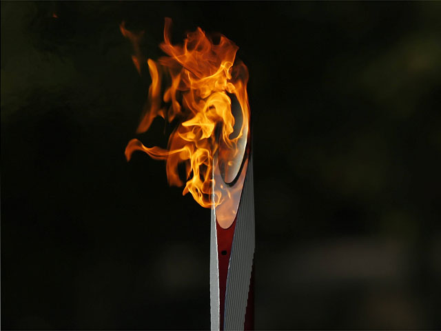 Эстафета олимпийского огня, накануне прибывшего на Южный Урал, во вторник стартовала в Челябинске