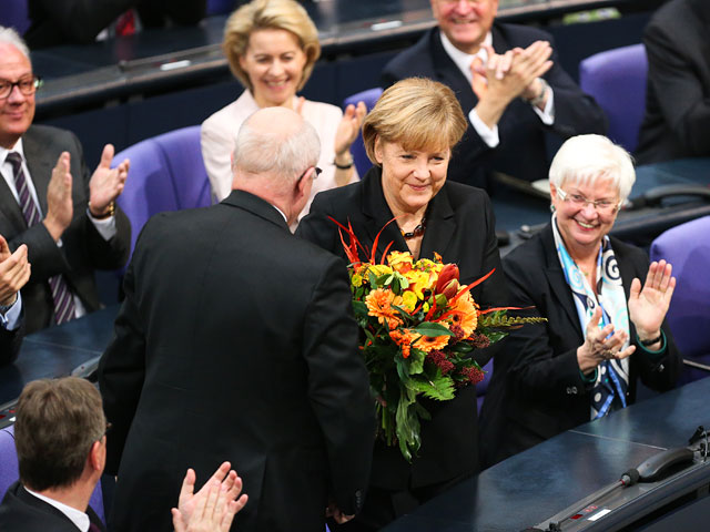 Бундестаг в третий раз избрал Ангелу Меркель федеральным канцлером Германии. За кандидатуру председателя блока ХДС-ХСС, победившего на парламентских выборах в октябре текущего года, проголосовали 462 депутата из 631