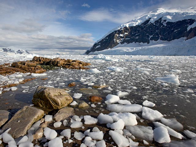 Австралийские ученые обнаружили в ледяных скалах Антарктиды кимберлитовые породы, которые содержат алмазы