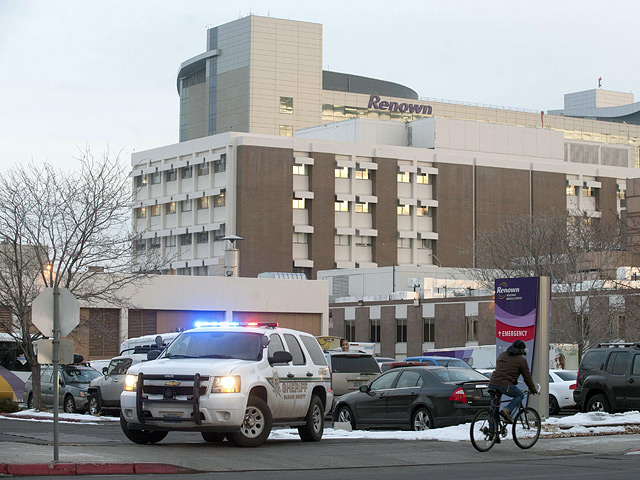 В городе Рено американского штата Невада неизвестный совершил вооруженное нападение на медицинский центр, убив одного человека и ранив двоих. После нападения он покончил с собой