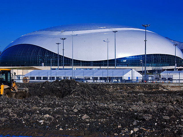 Встреча на льду дворца спорта "Большой" завершилась со счетом 3:2 (1:1, 0:0, 2:1)