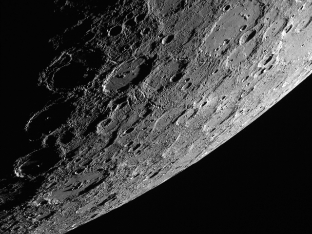 Международный астрономический союз утвердил названия десяти кратеров на Меркурии - теперь на карте планеты появились имена рок-музыканта Джона Леннона, композитора Гектора Берлиоза, певца Энрико Карузо и ряда других композиторов