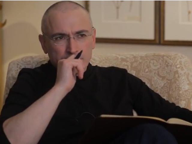В субботу в сети появилось фото Ходорковского в тех же интерьерах, в которых, судя по видео, снято интервью