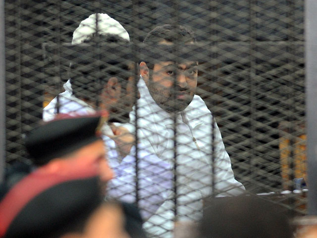 В числе приговоренных - Ахмед Махер и Мухаммед Адель - активисты движения "6 апреля", сыгравшего немалую роль в "революции 25 января", приведшей к свержению президента Хосни Мубарака