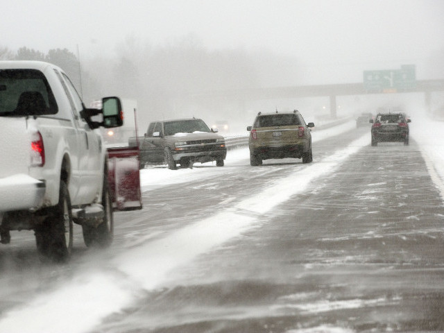 В американских штатах Кентукки, Миссисипи и Миссури число жертв торнадо и снежных бурь возросло до семи человек. Из-за сильных снегопадов и гололеда в ряде штатов значительно увеличилось число ДТП