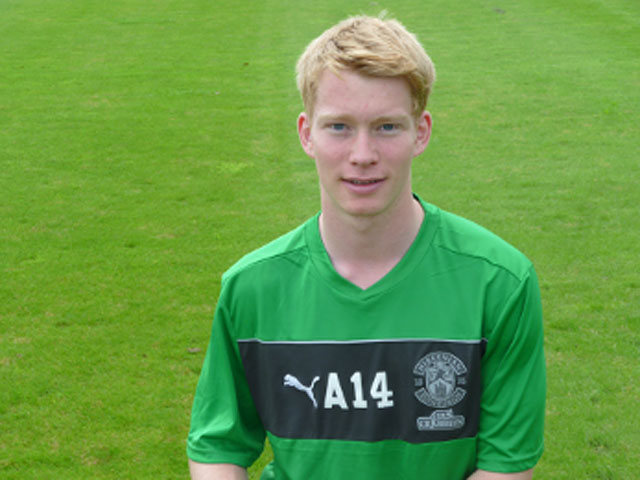 Перспективный 18-летний воспитанник шотландского футбольного клуба "Хиберниан" Дэвид Пол скончался в своем доме