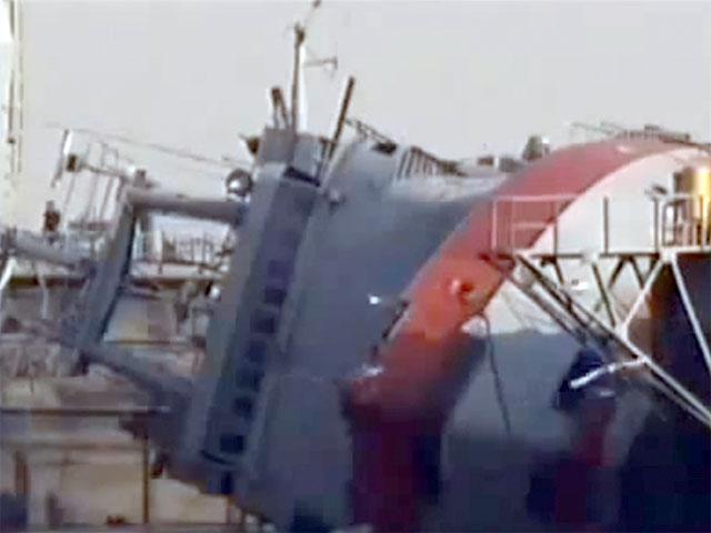 Десять человек погибли в Турции в результате крушения буксира на судостроительной верфи в порту города Измир на берегу Эгейского моря