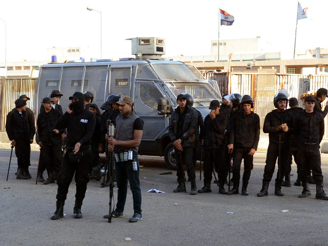 К северу от египетской столицы прогремел мощный взрыв. У штаб-квартиры полиции в городе Эль-Мансура (административный центр провинции Дакахлия) подорвано взрывное устройство