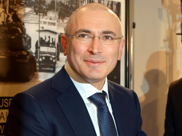 Михаил Ходорковский может вернуться в Россию не раньше 2015 года. К этому времени будет принят и вступит в силу закон, по которому его огромный долг перед бюджетом будет возможно списать в ходе процедуры личного банкротства