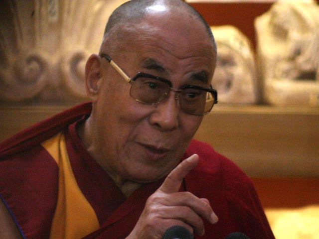 Далай-лама объяснил, почему люди кончают жизнь самоубийством, и призвал воздерживаться от гнева
