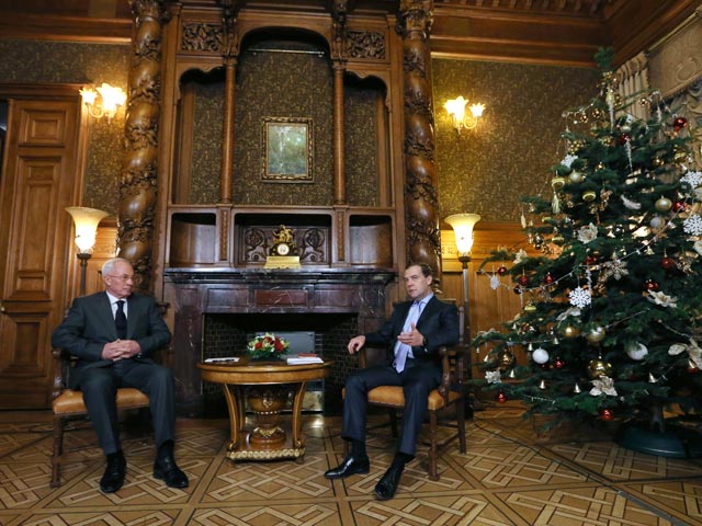 Дмитрий Медведев и Николай Азаров, 24 декабря 2013 года