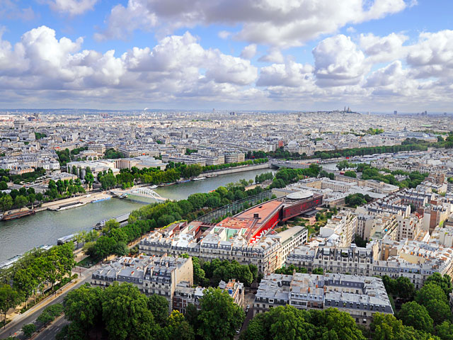 Французские власти дали разрешение на строительство российского православного духовно-культурного центра на набережной Бранли в центре Парижа, который обещают построить к 2015 году