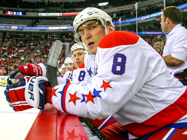 Нападающий сборной России и клуба "Вашингтон" Александр Овечкин занял второе место в списке ста самых влиятельных людей 2013 года в хоккее