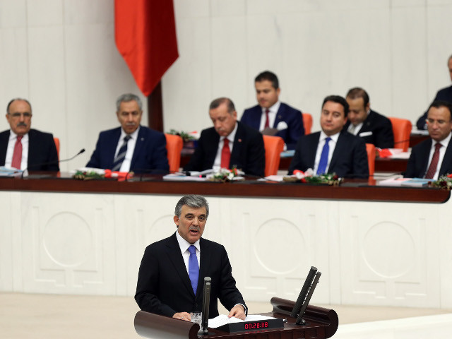 Президент Турции Абдуллах Гюль одобрил представленный премьер-министром новый состав правительства