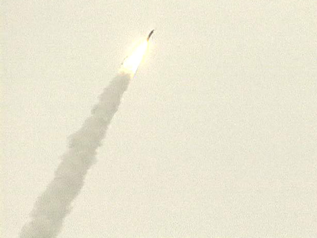 Межконтинентальная баллистическая ракета РС-12М "Тополь" успешно запущена с полигона Капустин Яр
