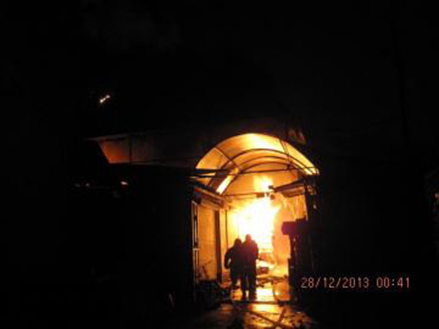 В Пятигорске всю ночь тушили крупный пожар на вещевом рынке, его площадь достигала 1500 кв. м
