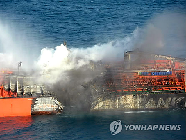 Грузовое судно в ночь на воскресенье столкнулось с танкером, перевозящим химикаты, на юго-восточном побережье Корейского полуострова