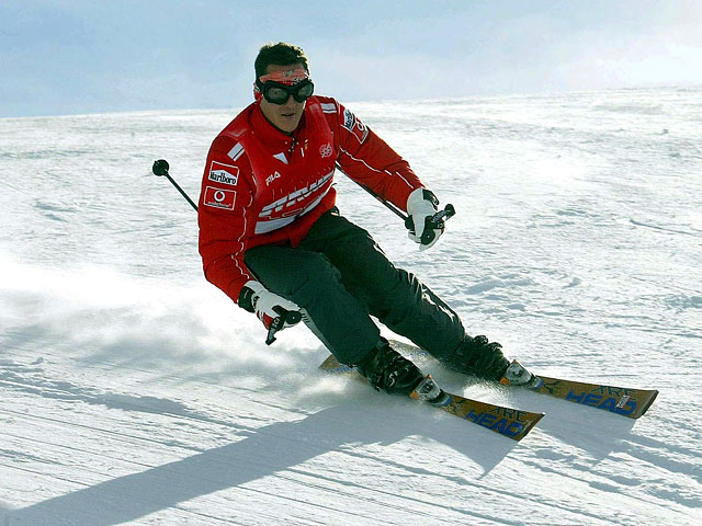 Семикратный чемпион мира в гонках "Формулы-1" Михаэль Шумахер получил тяжелую травму, катаясь в воскресенье на лыжах на курорте Мерибель во Франции