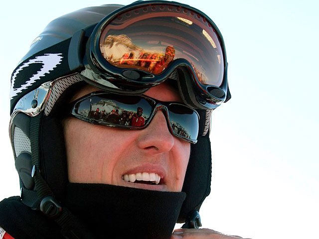 Семикратный чемпион "Формулы-1" Михаэль Шумахер получил травму, катаясь на горных лыжах на альпийском курорте Мерибель во Франции