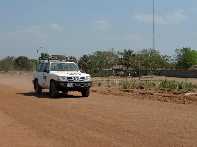 В суданском штате Дарфур в результате нападения боевиков на колонну совместной миссии ООН и Африканского союза (ЮНАМИД) погибли два миротворца: из Иордании и Сенегала