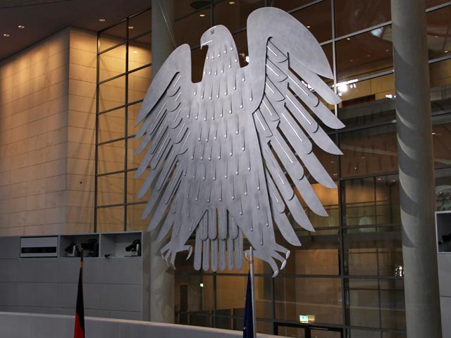 Бундестаг (парламент ФРГ) опроверг сообщение немецкой газеты Bild о том, что в его фондах находятся картины, которые были во времена "третьего рейха" незаконно присвоены нацистами, сообщает Deutsche Welle