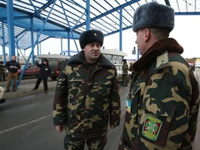Украинские пограничники усиливают контроль на восточном направлении в связи с трагедией в Волгограде, сообщает агентство УНН со ссылкой на Госпогранслужбу Украины