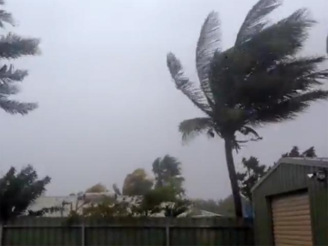 Циклон "Кристин" с сильным ветром и ливнями обрушился на западное побережье Австралии