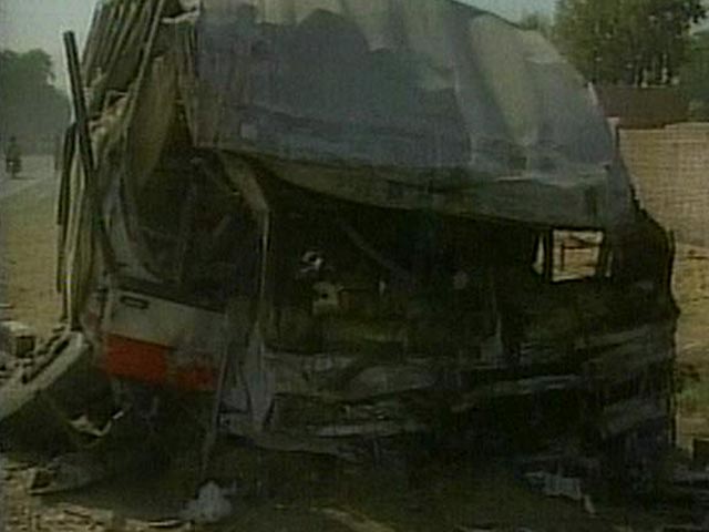 В Пакистане террорист-смертник взорвал автобус с паломниками, возвращавшимися из Ирана 
