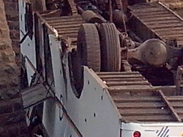 В Индии автобус с пассажирами рухнул в глубокое ущелье - 30 погибших