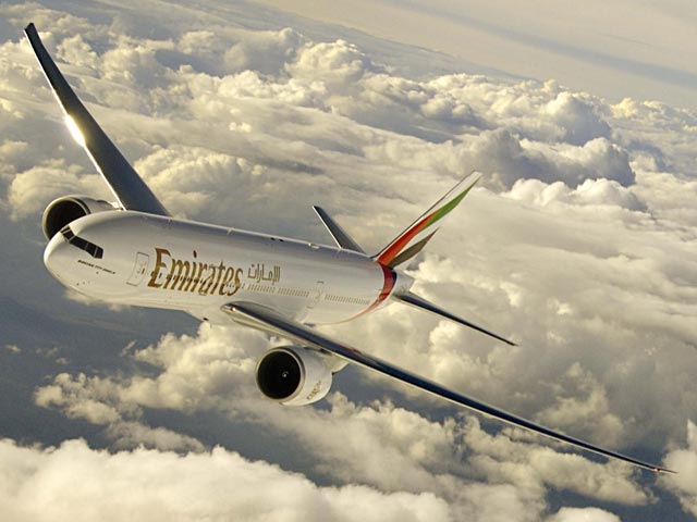 Экипажу авиалайнера Boeing-777 авиакомпании Emirates, выполнявшего рейс из Сингапура в Австралию, пришлось связать одного из пассажиров, настойчиво желавшего курить на борту