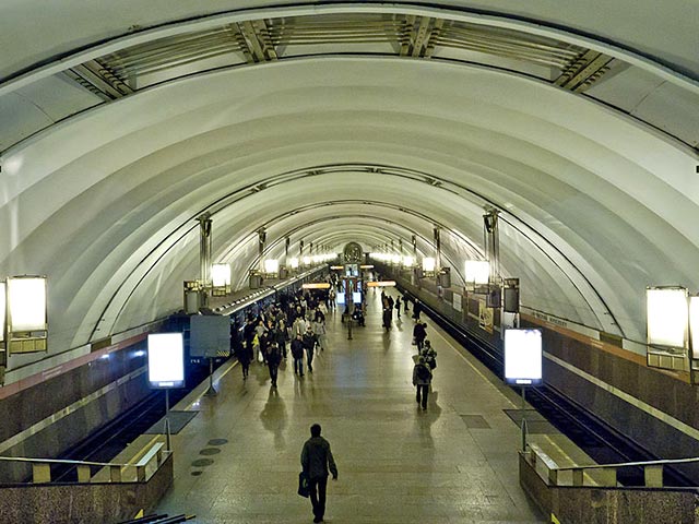Станция метро Петербурга "Лиговский проспект" в воскресенье закрылась для проведения капитального ремонта, который продлится 11 месяцев