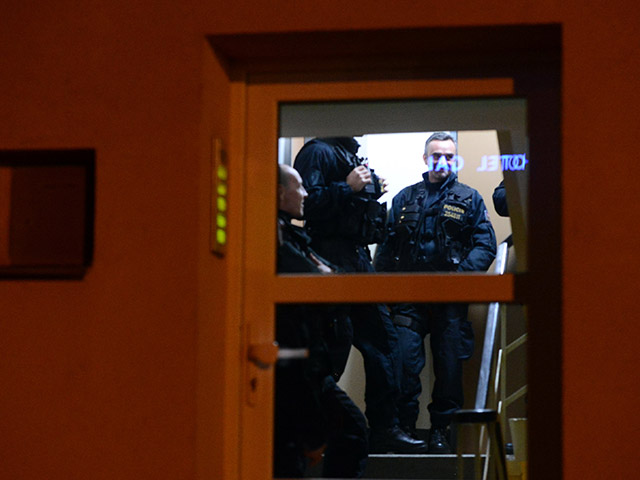 В здании палестинского посольства в чешской столице было обнаружено 12 единиц огнестрельного оружия - автоматов и пистолетов