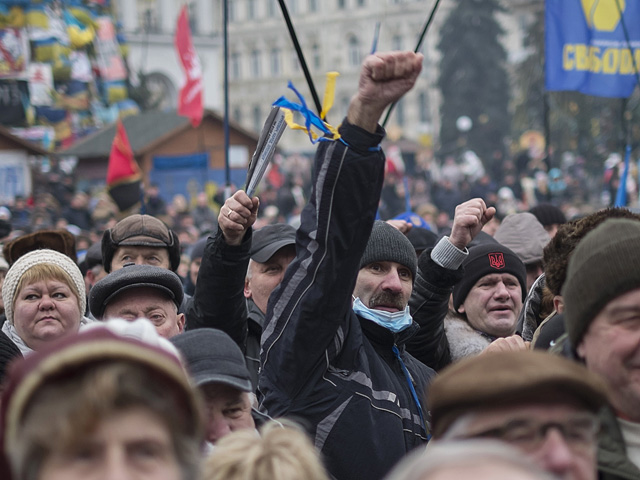 На Майдане Незалежности в столице Украины прошел традиционный митинг оппозиции. При этом лидеры трех оппозиционных партий ранее заявляли, что не будут проводить акцию в связи с Рождеством