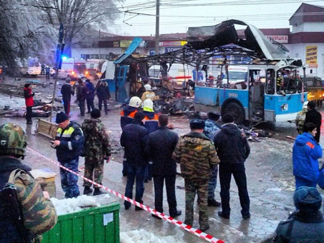 Во время взрывов 29 и 30 декабря на железнодорожном вокзале и в троллейбусе в Волгограде погибли 34 человека и более 70 получили ранения