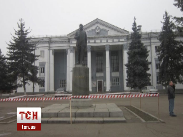 На Украине вандалы осквернили очередной памятник Ленину