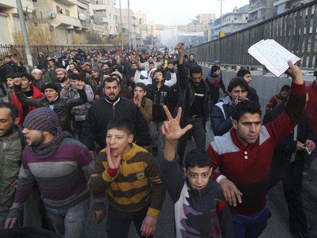 В Алеппо местные жители выступили против многомесячных боев между группировкой "Исламское государство Ирака и Леванта" и Свободной сирийской армией, 6 января 2014 года