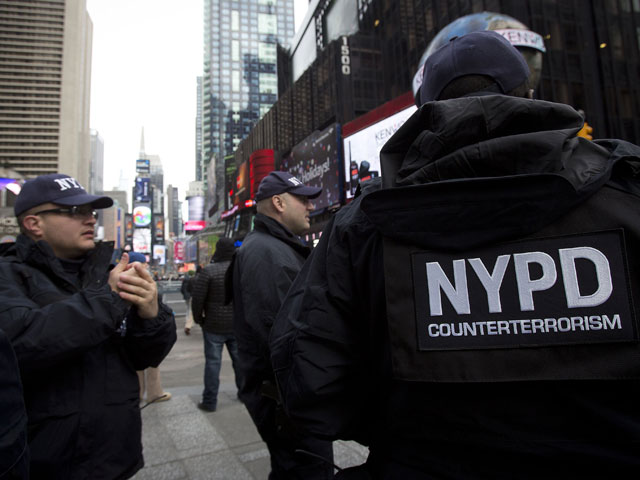 Афера на 400 миллионов долларов: в Нью-Йорке арестованы 80 полицейских и пожарных в отставке, ловко обманувших врачей