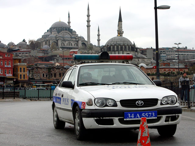 В среду турецкое правительство сняло со своих постов начальников полицейских управлений в 16 провинциях
