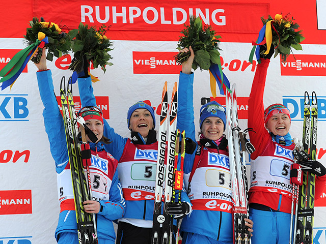 Женская сборная России завоевала золото в эстафете 4х6 км на пятом этапе Кубка мира по биатлону в немецком Рупольдинге