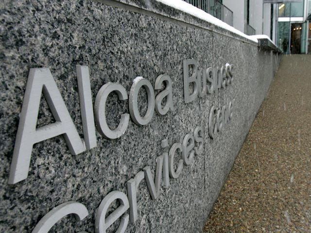Производитель алюминия Alcoa заплатит 384 млн долларов за подкуп бахрейнских чиновников