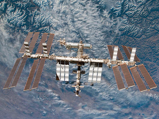 Международная космическая станция, эксплуатацию которой предложили продлить до 2024 года в американском аэрокосмическом агентстве NASA, является уникальным комплексом, который должен продолжить свою работу, считают в России