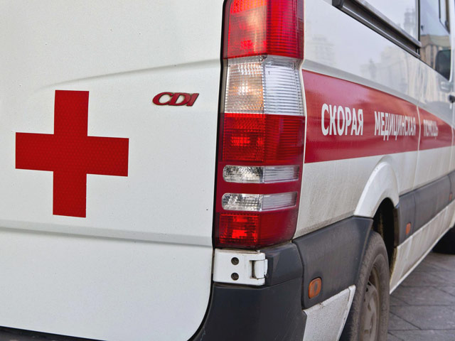 Лобовое столкновение двух легковых автомобилей на федеральной трассе в Омской области унесло жизни трех человек. Еще пятеро, в том числе двое детей, госпитализированы