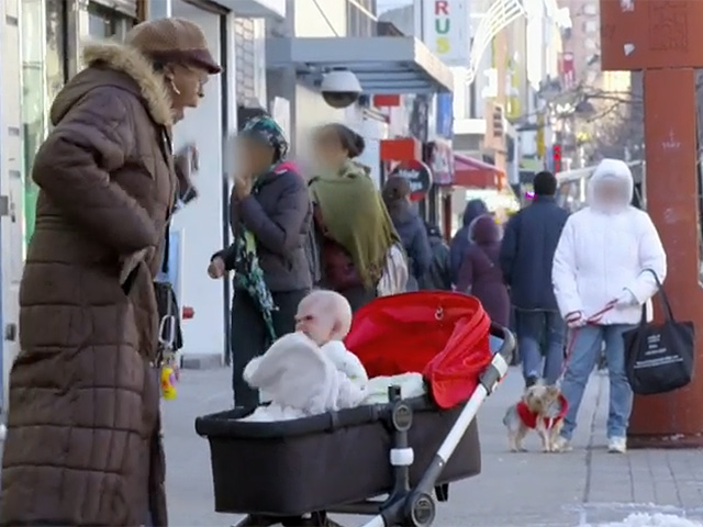 Промоутеры фильма "Пришествие дьявола", выходящего в прокат США 17 января, создали механическую куклу в виде дьявольского младенца и запустили радиоуправляемую коляску с ним на Манхэттен
