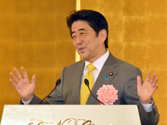 Премьер-министр Японии Синдзо Абэ намерен успеть на церемонию открытия Зимней Олимпиады в Сочи, несмотря на то, что 7 февраля у него будет крайне напряженный день