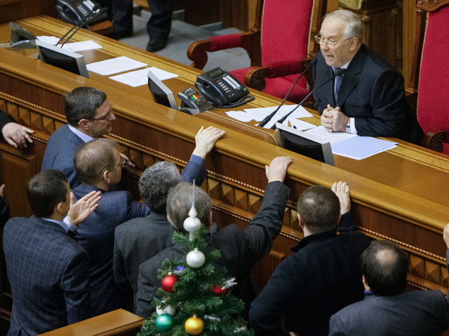 Вчерашнее заседание Верховной Рады Украины, на котором среди прочего был принят госбюджет на 2014 год, вызвало крупный политический скандал