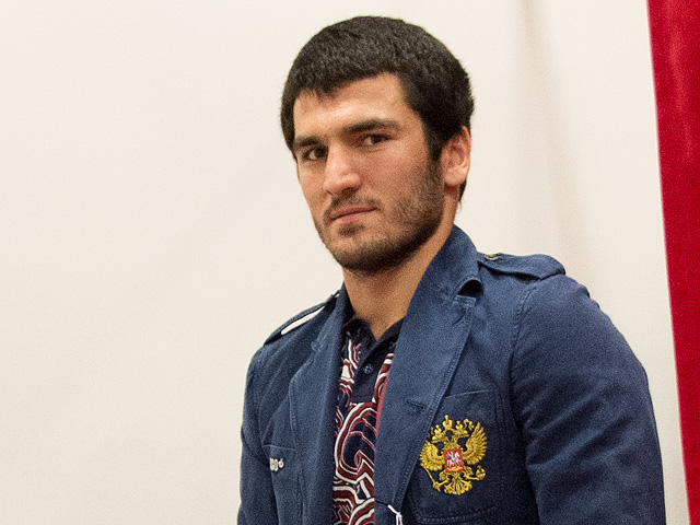 28-летний российский боксер Артур Бетербиев, выступающий в весовой категории до 79, 38 кг, выиграл четвертый бой подряд на профессиональном ринге