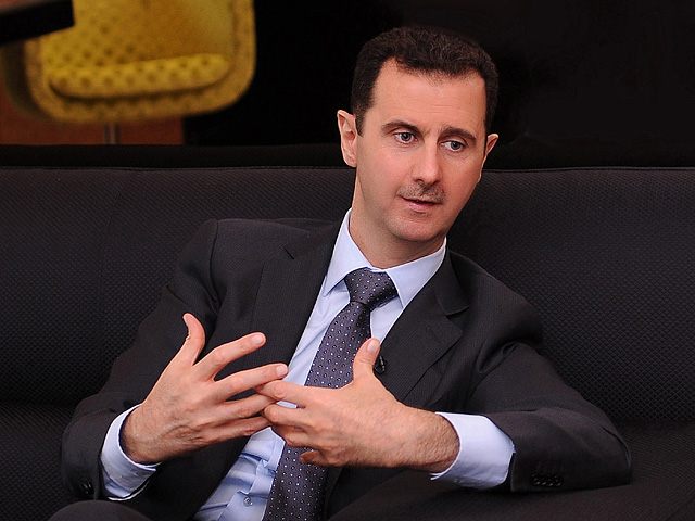 Башар Асад не намерен добровольно слагать с себя полномочия президента Сирии - этот вопрос должен решать только сирийский народ в ходе выборов. Свою позицию он вновь озвучил на встрече с российскими парламентариями в Дамаске